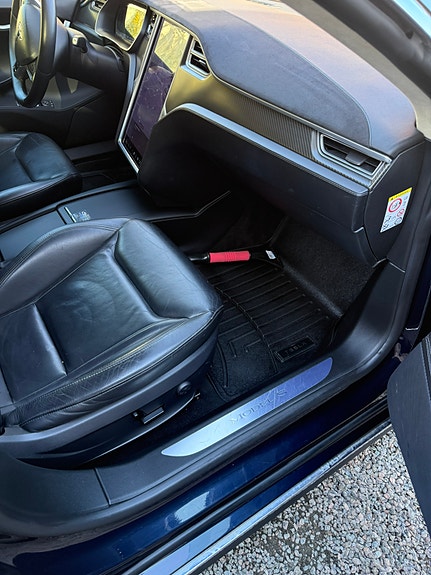 Tesla Model S 9 of 30
