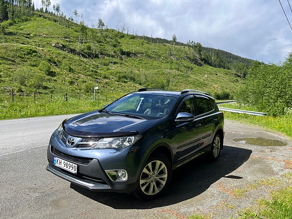 Toyota RAV4 2 of 5