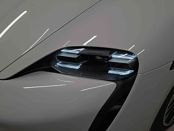 Porsche Taycan 10 of 30