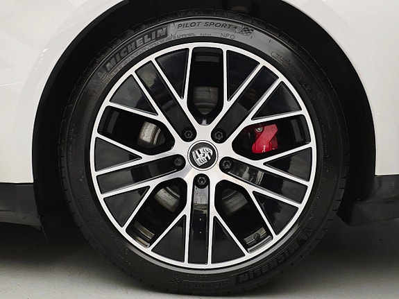 Porsche Taycan 14 of 30