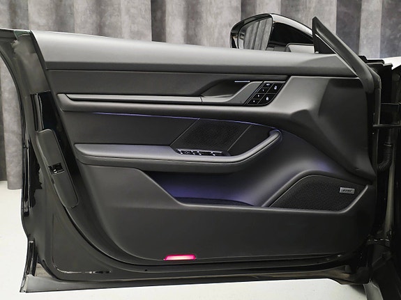 Porsche Taycan 19 of 30
