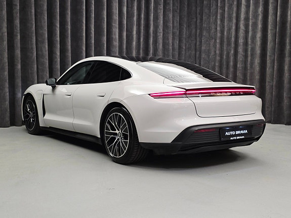 Porsche Taycan 5 of 30
