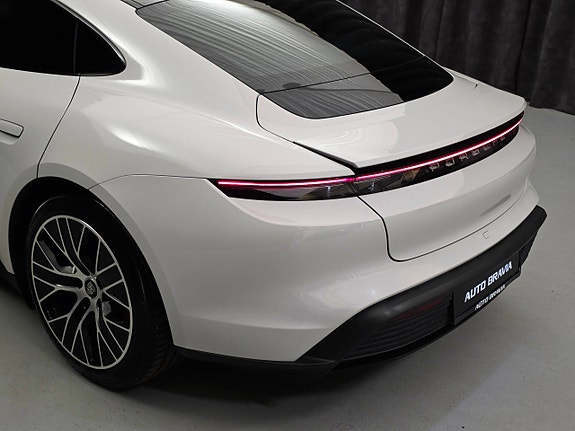 Porsche Taycan 15 of 30