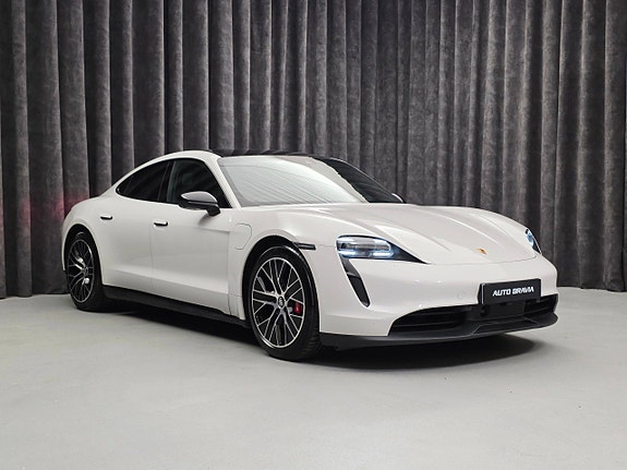 Porsche Taycan 9 of 30