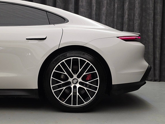 Porsche Taycan 13 of 30