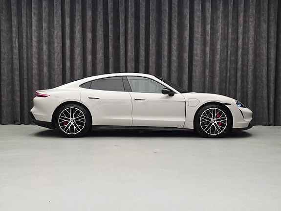 Porsche Taycan 8 of 30