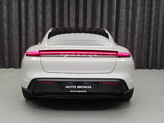 Porsche Taycan 6 of 30