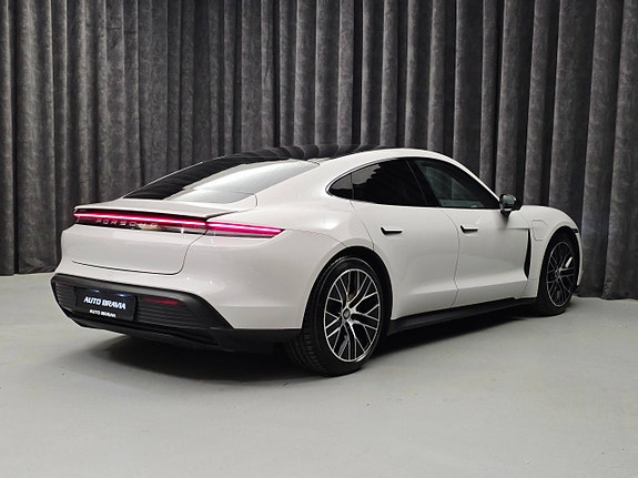 Porsche Taycan 7 of 30