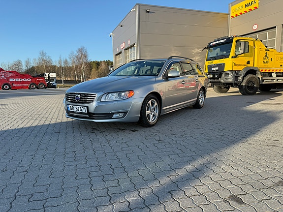 Volvo V70 3 of 5