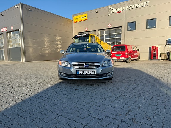 Volvo V70 2 of 5