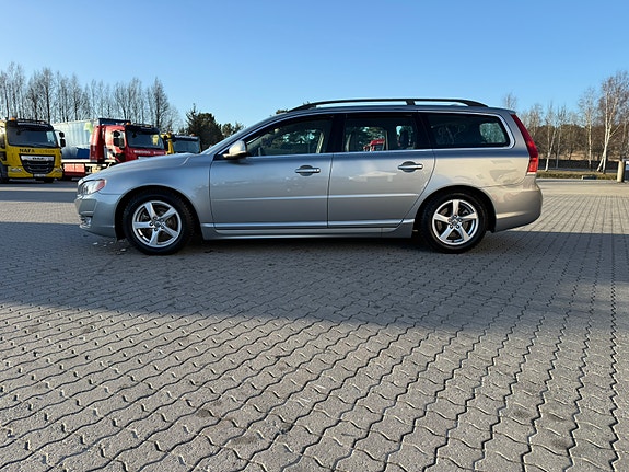 Volvo V70 4 of 5