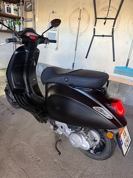 Vespa Sprint 50 Notte 3 of 6