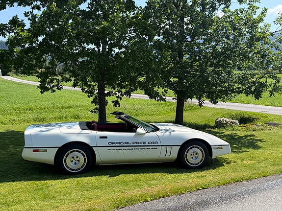 Chevrolet Corvette 3 of 5