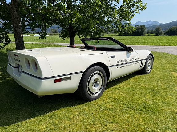 Chevrolet Corvette 2 of 5