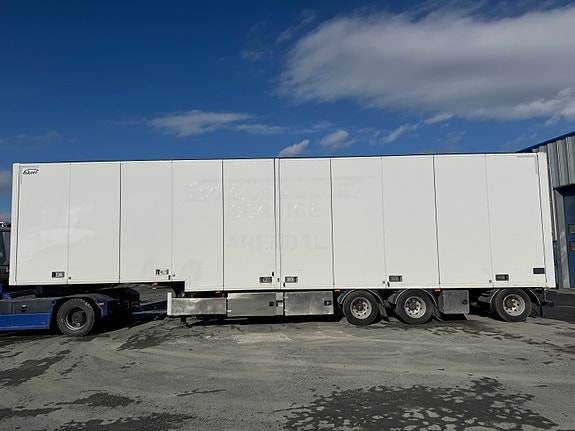 Ekeri Stykkgodsjumbo! 4800mm sene med løftebord. Innvendige høyder 3140 mm nede og 2860 mm på senen. Hel og pen trailer med alufelger! Vi har tatt service på den. Selges med ny EU kontroll. 12 of 15