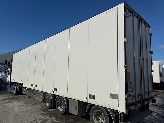 Ekeri Stykkgodsjumbo! 4800mm sene med løftebord. Innvendige høyder 3140 mm nede og 2860 mm på senen. Hel og pen trailer med alufelger! Vi har tatt service på den. Selges med ny EU kontroll. 2 of 5