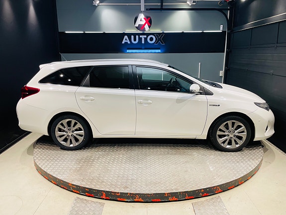 Toyota Auris 4 of 5