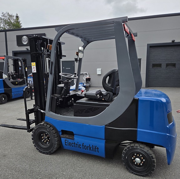 Rippa RF20E – Elektrisk gaffeltruck 2 tonn / 4,5 m løftehøyde / sideskift og gaffelspreder 2 of 5