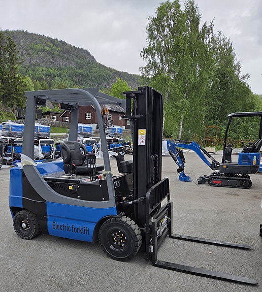Rippa RF20E – Elektrisk gaffeltruck 2 tonn / 4,5 m løftehøyde / sideskift og gaffelspreder