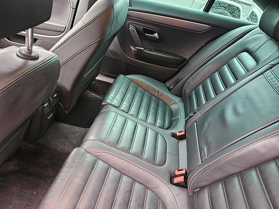 Volkswagen Passat CC 13 of 16