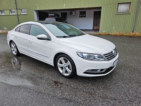 Volkswagen Passat CC 3 of 5