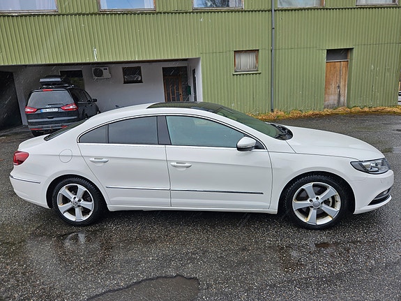 Volkswagen Passat CC 4 of 5