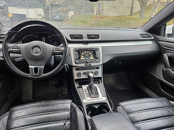 Volkswagen Passat CC 11 of 16
