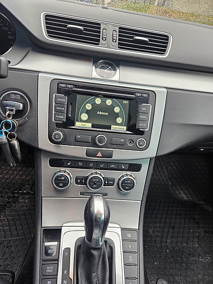 Volkswagen Passat CC 15 of 16