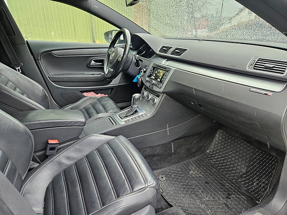Volkswagen Passat CC 12 of 16