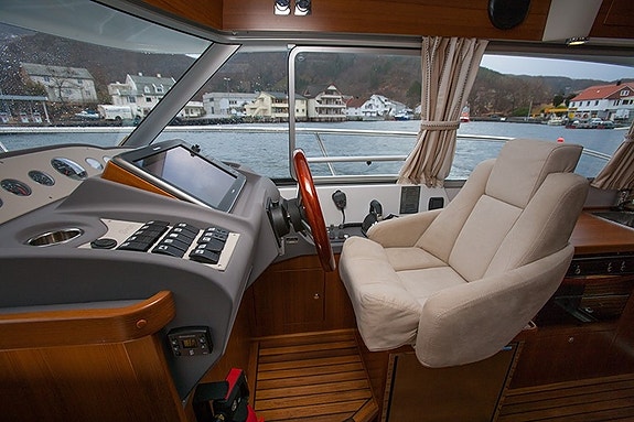 Bestill Saga 325  2027 modell nå, og få båten bygget etter dine spesifikasjoner 6 of 17