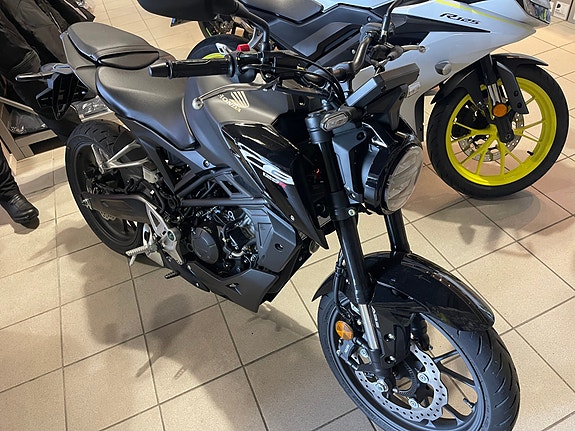Honda CB 125 R 2 of 6