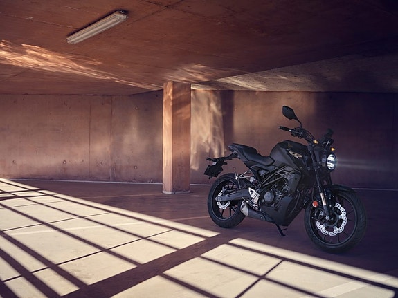 Honda CB 125 R 4 of 6