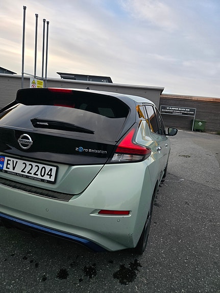 Nissan Leaf 4 of 5