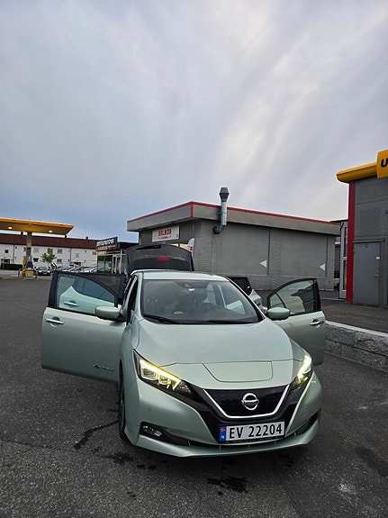 Nissan Leaf 3 of 5