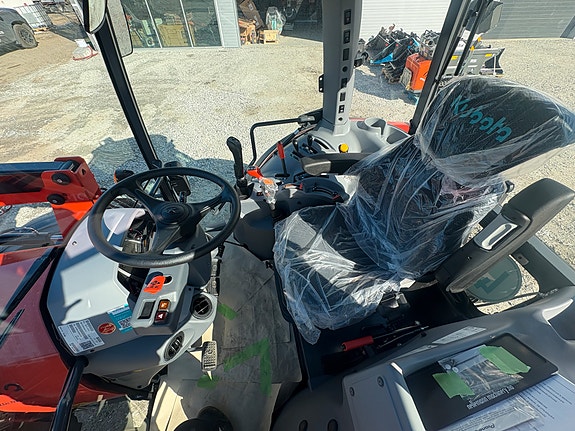 Kubota M4-073 7 of 16