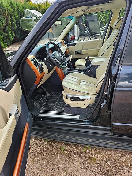 Land Rover Range Rover 8 of 12