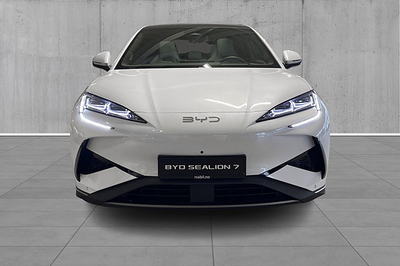 BYD Sealion 7 2 of 5