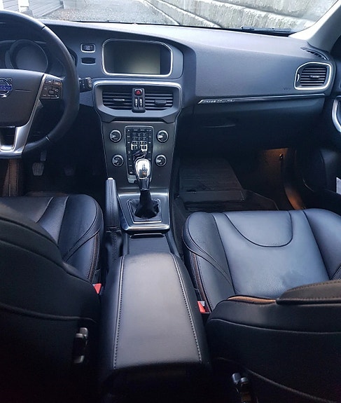 Volvo V40 Cross Country 5 of 5