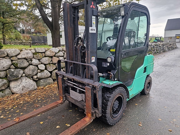 Mitsubishi FD35N - sideforskyvning og gaffelspredning.