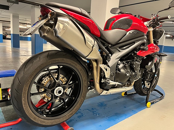 Triumph Speed Triple 1050 2 of 6