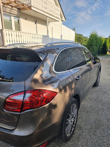 Porsche Cayenne 21 of 22