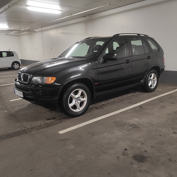 BMW X5 4 of 5