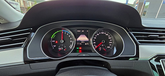 Volkswagen Passat 26 of 30