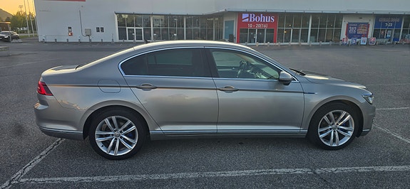 Volkswagen Passat 13 of 30