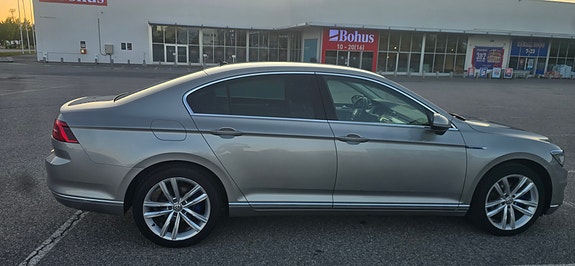 Volkswagen Passat 5 of 30