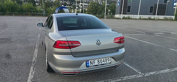 Volkswagen Passat 7 of 30