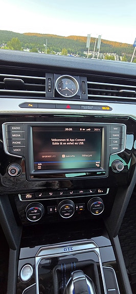 Volkswagen Passat 18 of 30