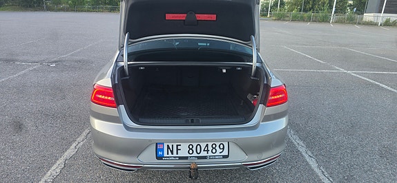 Volkswagen Passat 11 of 30