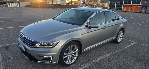 Volkswagen Passat 4 of 30