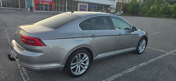 Volkswagen Passat 6 of 30